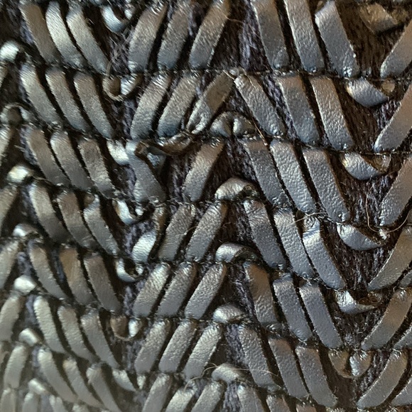 GUESS bodycon skirt, bought it at Guess boutique. Vintage. - Picture 4 of 6